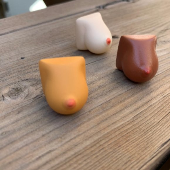 FUNNY Boob keycap - Picture 5 of 7